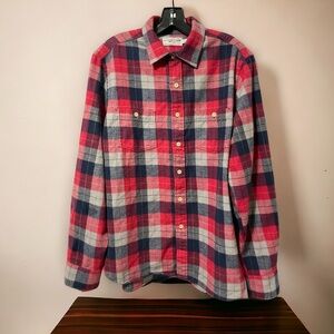Guideboat Red Feathers Soft Flannel Pattern Shirt, very nice details size L